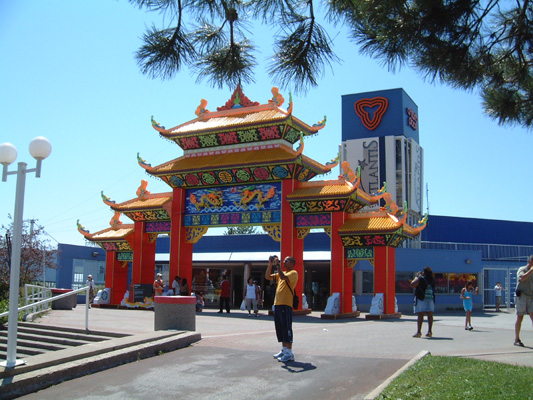 chinese gate